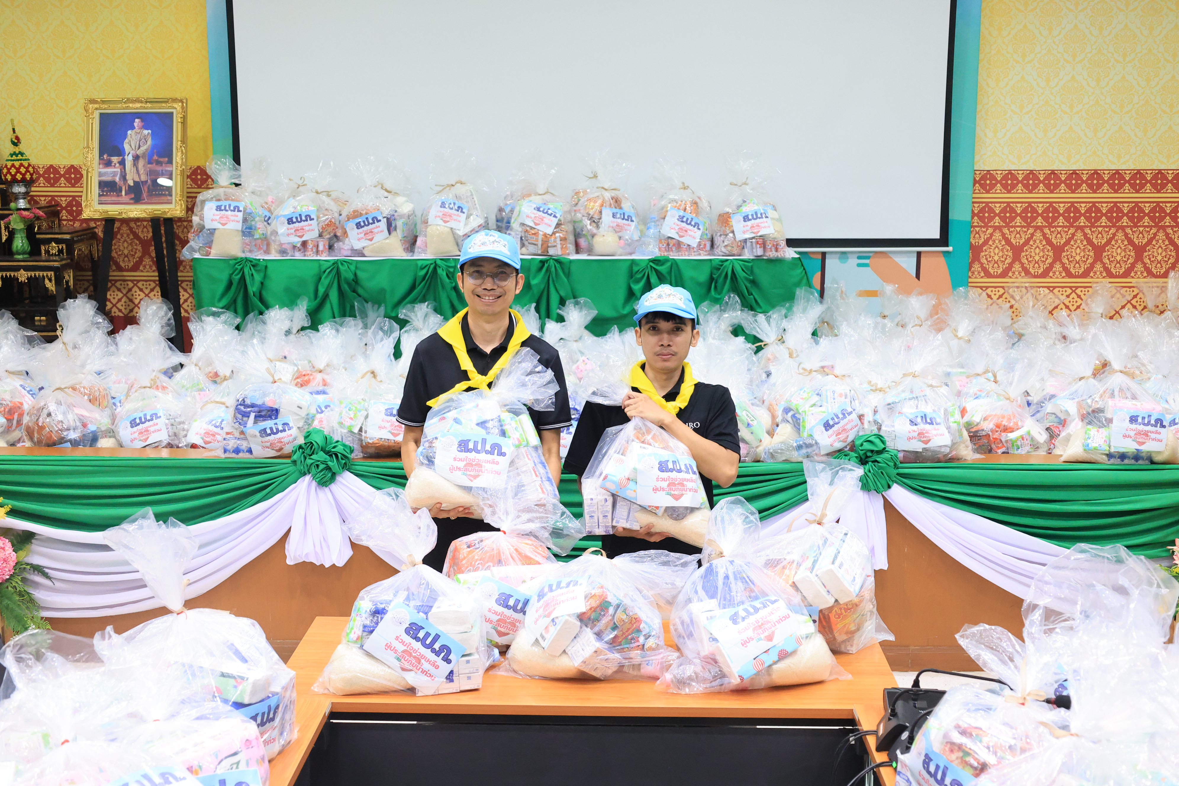 title - ส.ป.ก. ระดมจิตอาสาเตรียมถุงยังชีพ ส่งต่อความห่วงใยจาก รมช.เกษตรฯ ถึงมือผู้ประสบอุทกภัย
